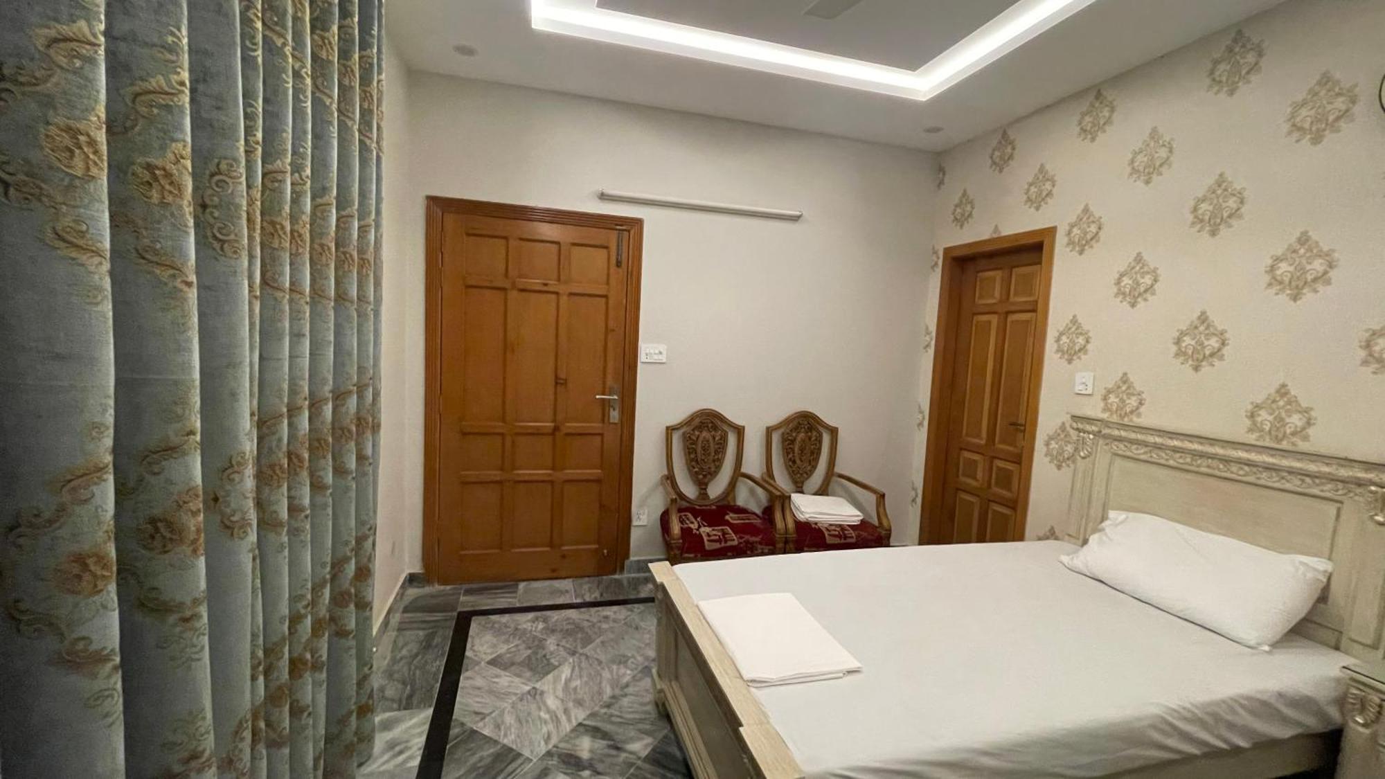 Midways Guest House And Hotels 이슬라마바드 외부 사진