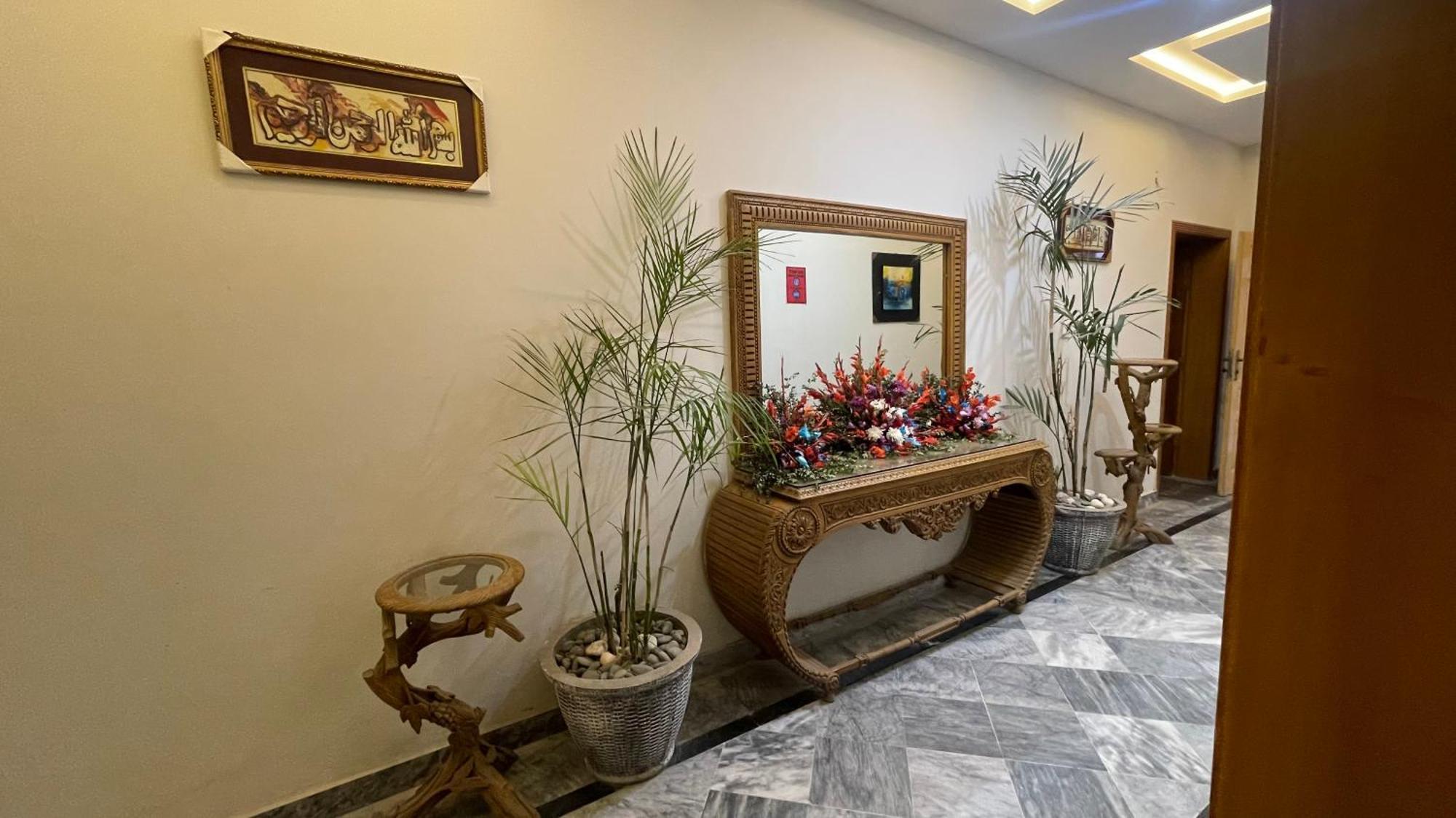 Midways Guest House And Hotels 이슬라마바드 외부 사진