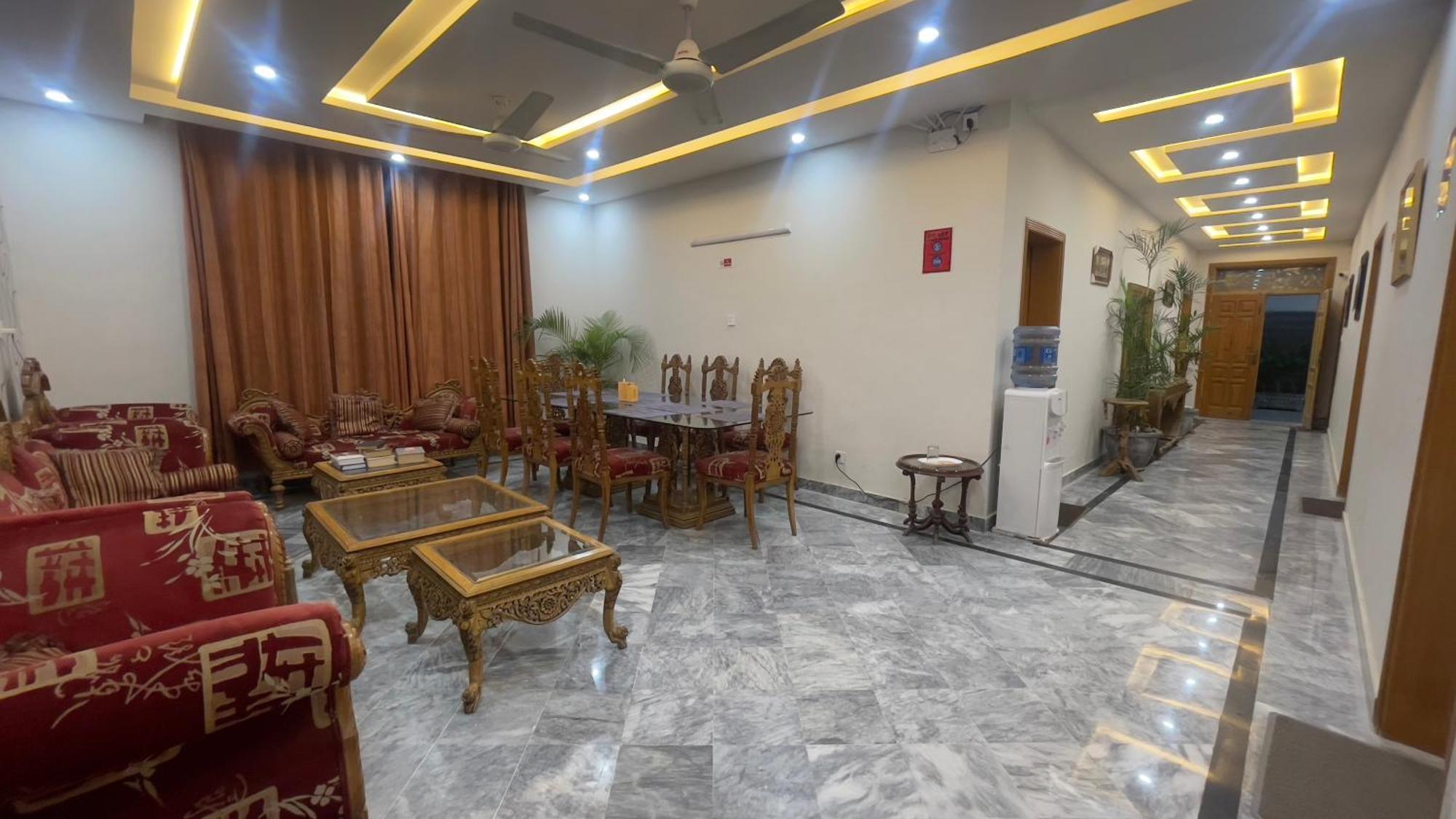 Midways Guest House And Hotels 이슬라마바드 외부 사진