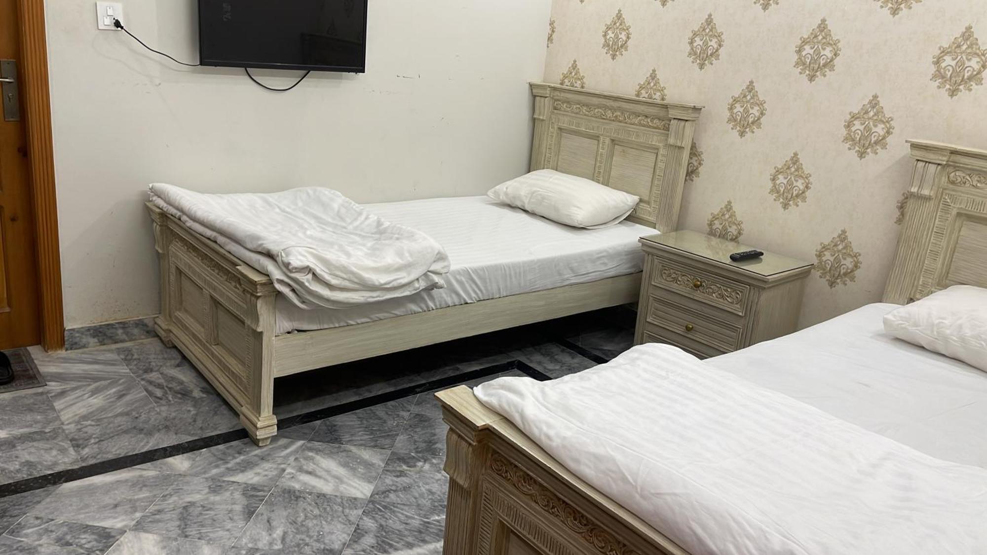 Midways Guest House And Hotels 이슬라마바드 외부 사진
