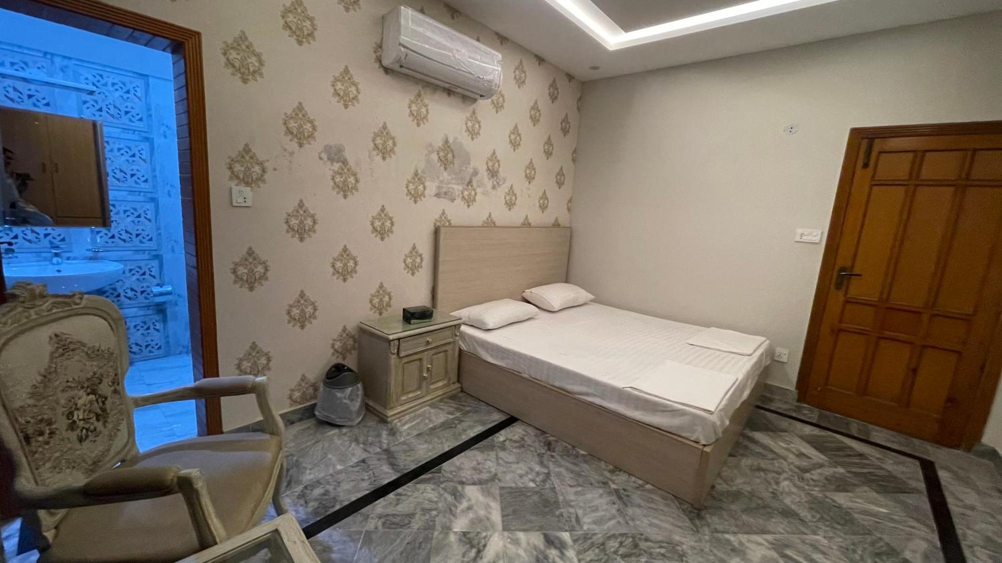 Midways Guest House And Hotels 이슬라마바드 외부 사진