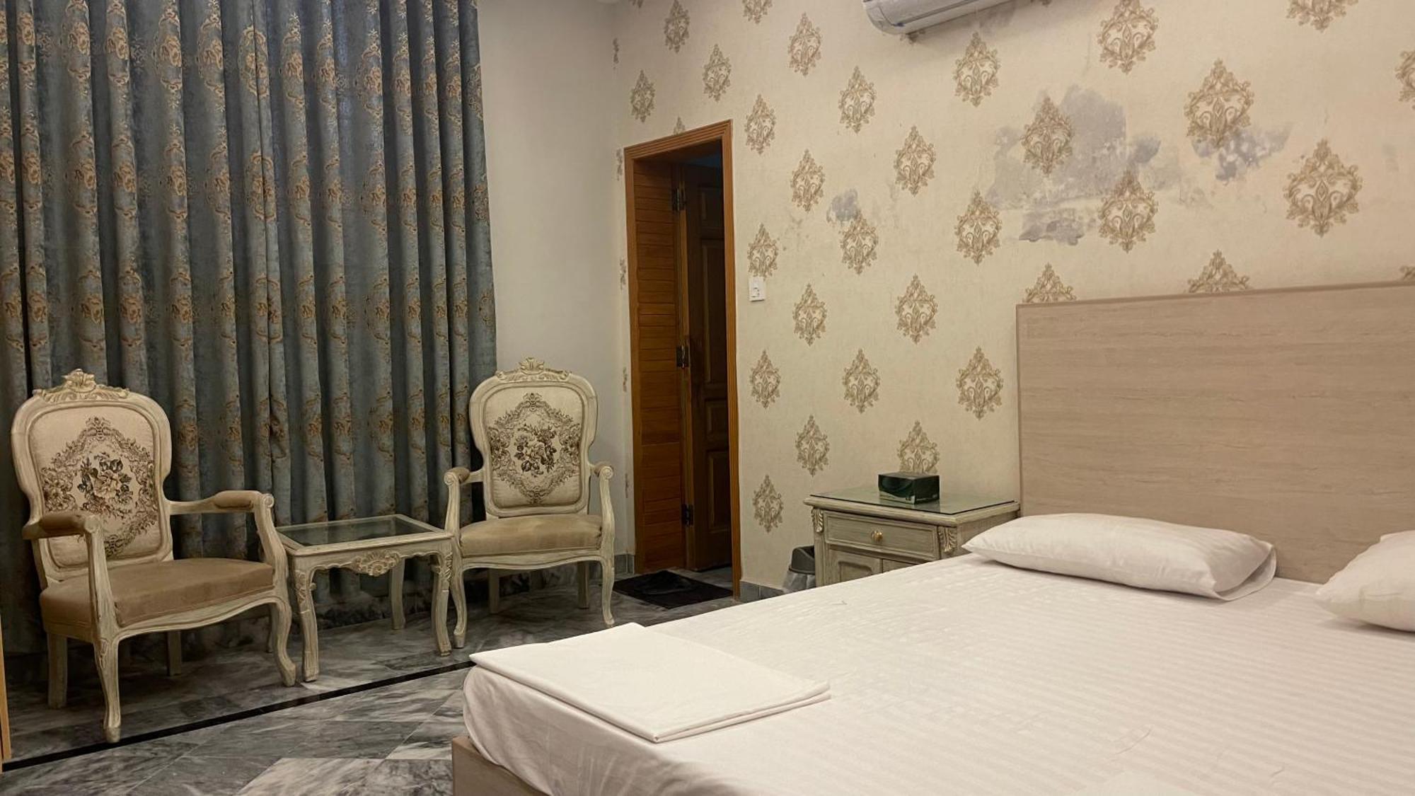 Midways Guest House And Hotels 이슬라마바드 외부 사진