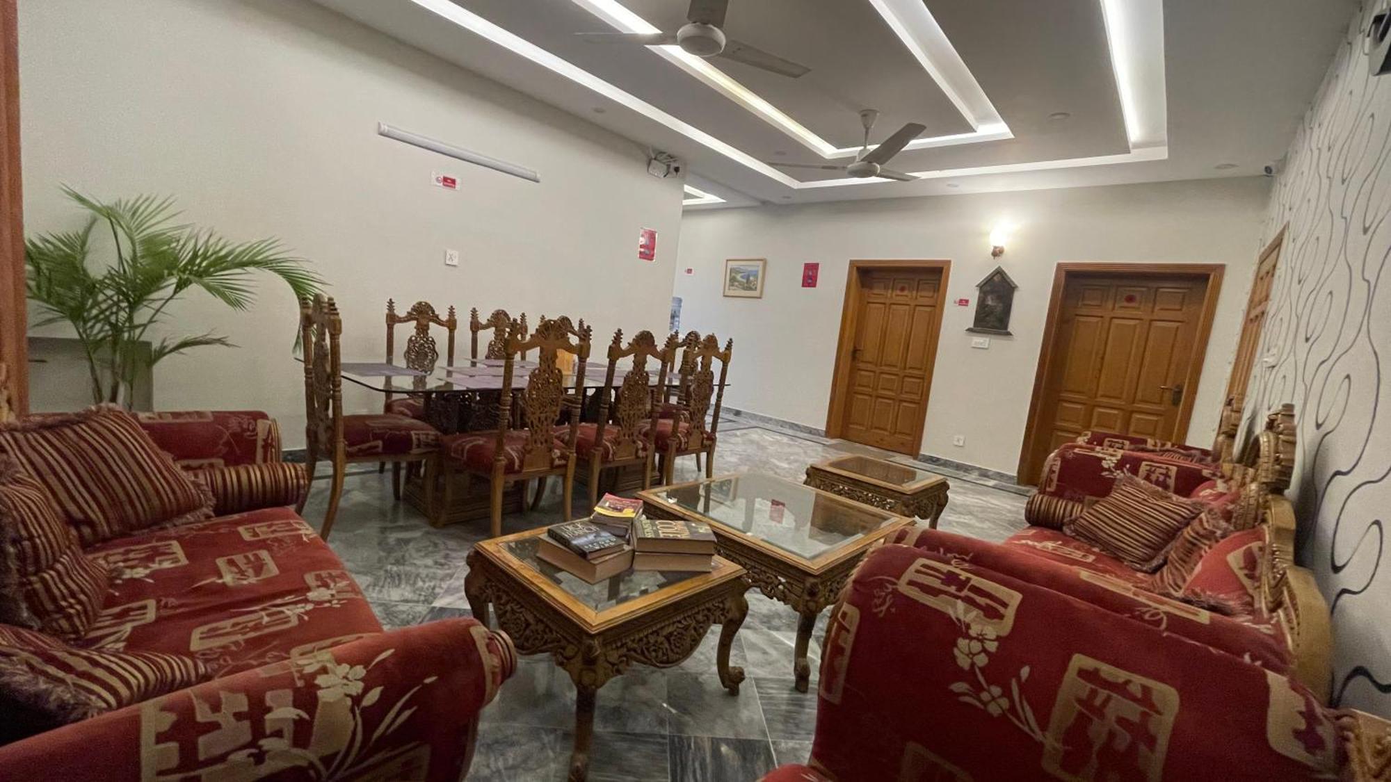 Midways Guest House And Hotels 이슬라마바드 외부 사진