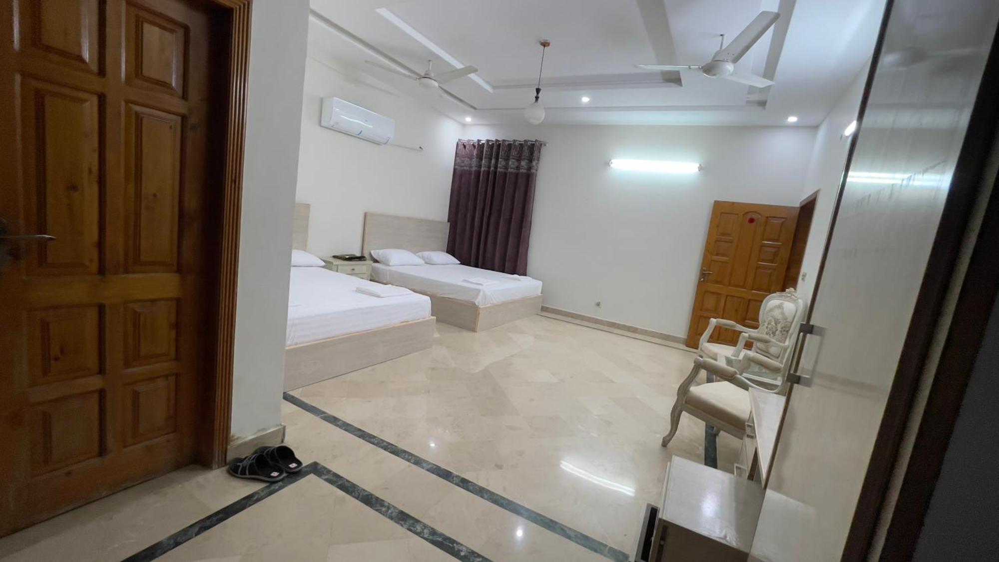 Midways Guest House And Hotels 이슬라마바드 외부 사진