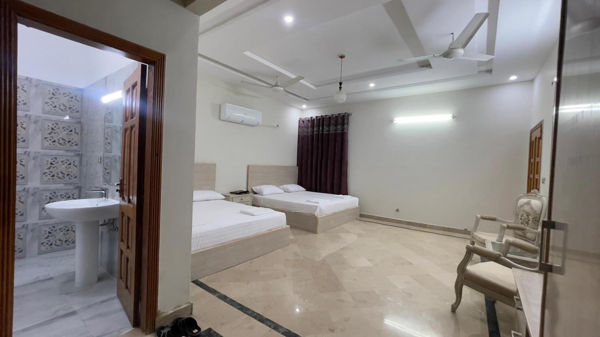 Midways Guest House And Hotels 이슬라마바드 외부 사진