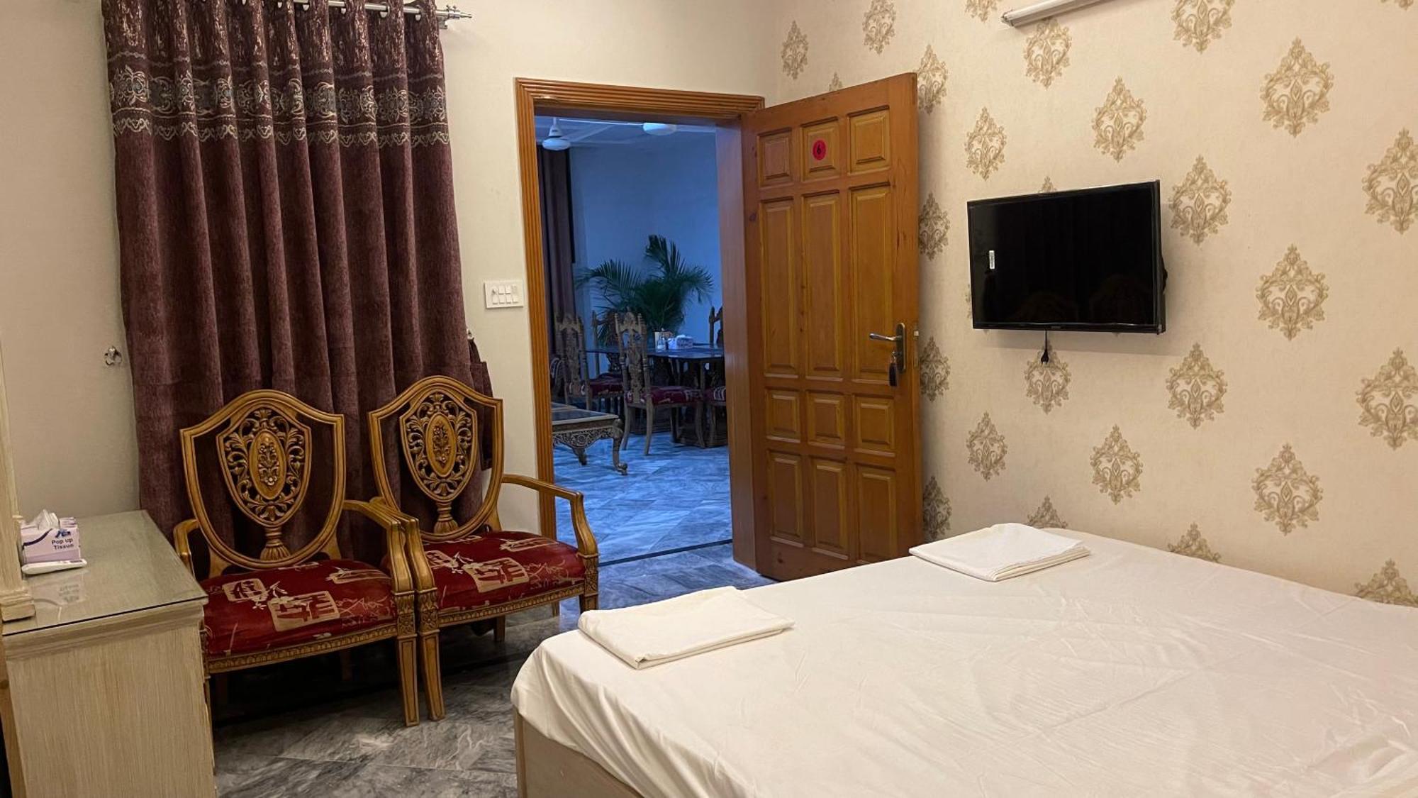 Midways Guest House And Hotels 이슬라마바드 외부 사진