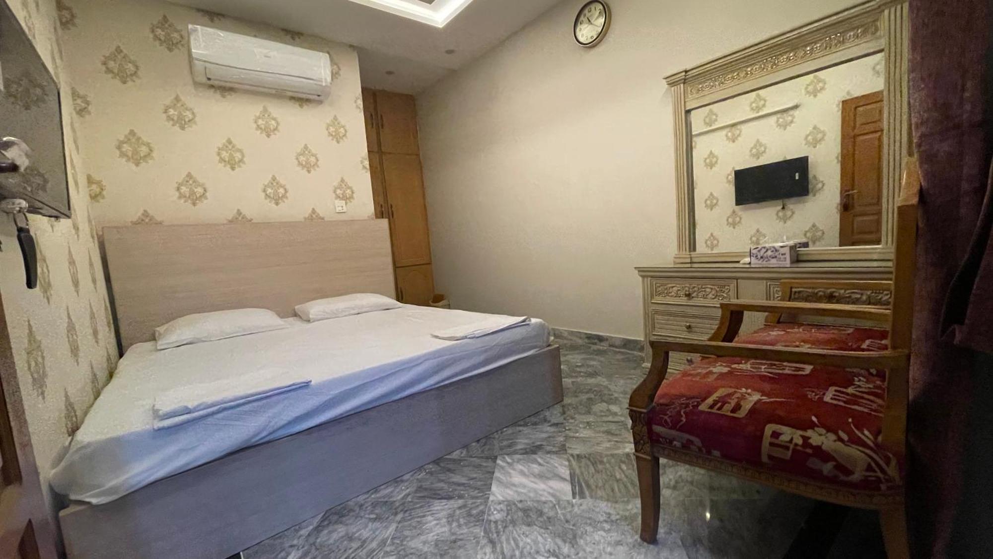 Midways Guest House And Hotels 이슬라마바드 외부 사진