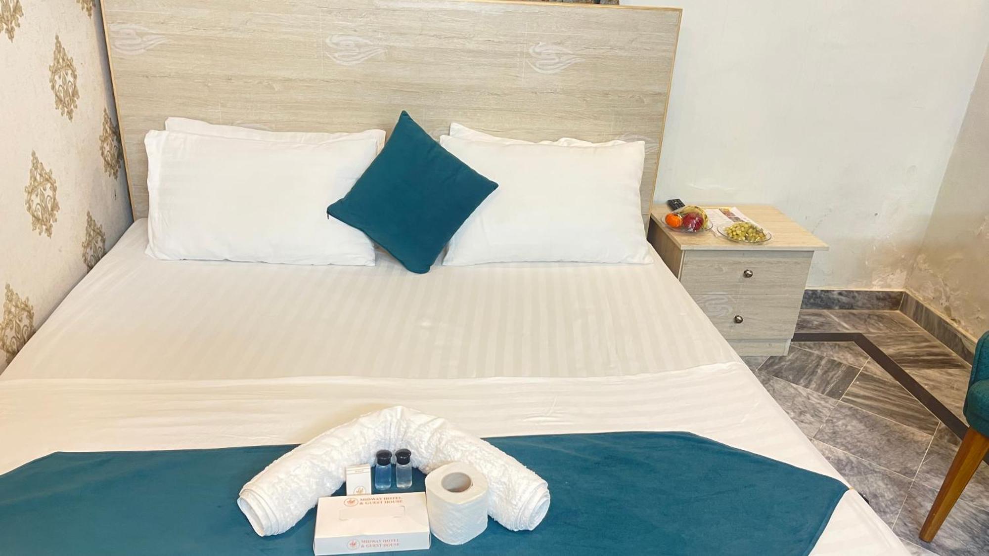 Midways Guest House And Hotels 이슬라마바드 외부 사진