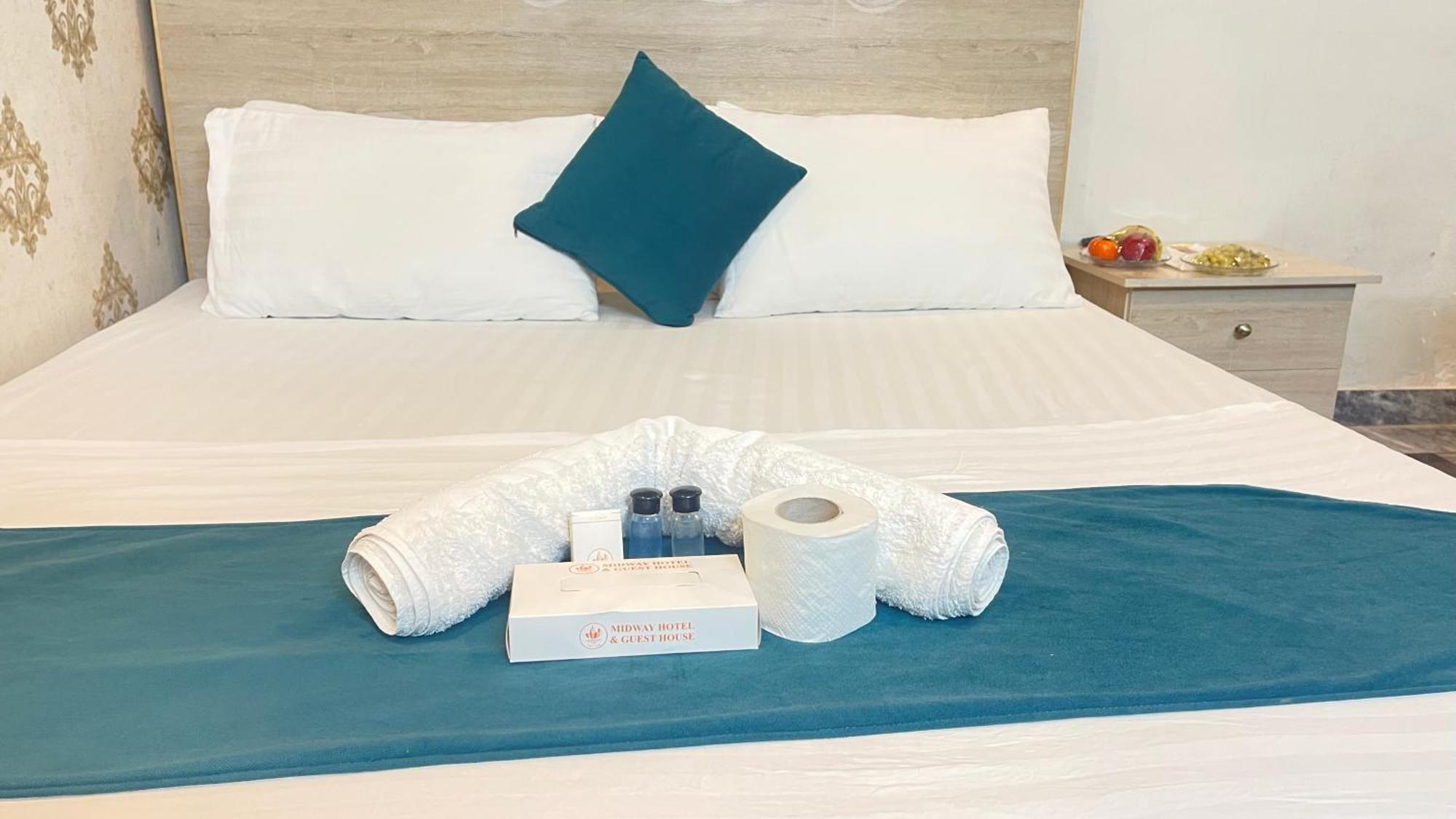 Midways Guest House And Hotels 이슬라마바드 외부 사진