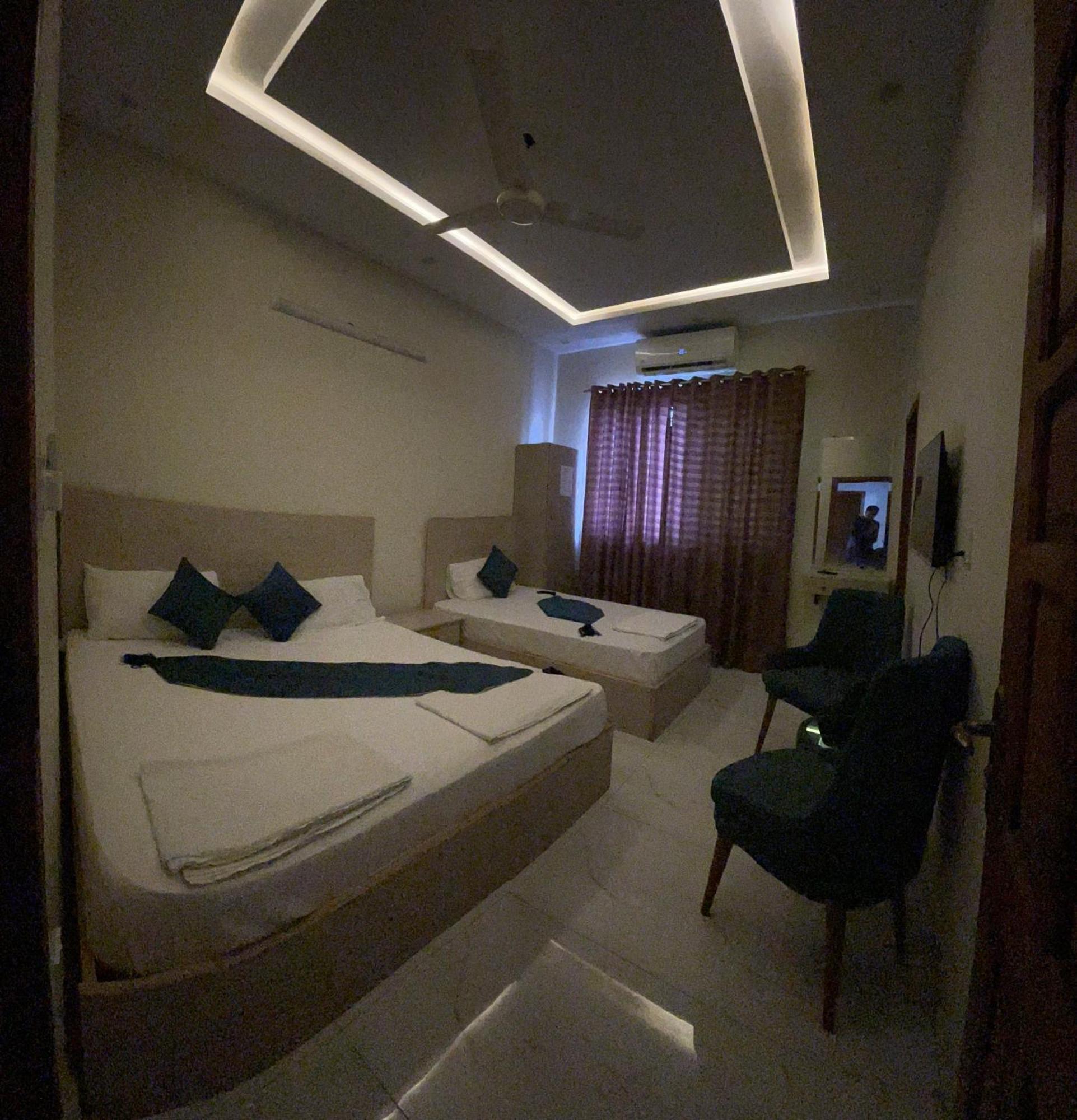 Midways Guest House And Hotels 이슬라마바드 외부 사진