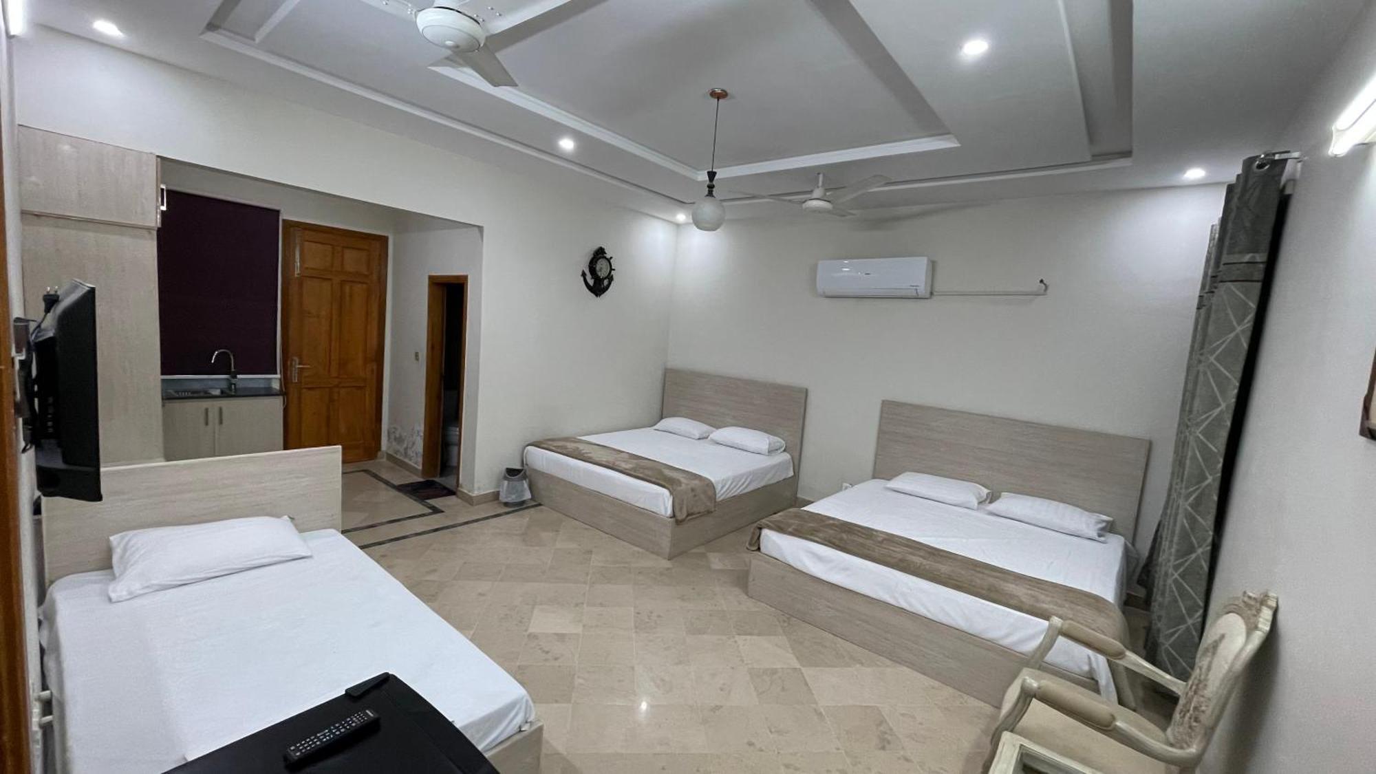 Midways Guest House And Hotels 이슬라마바드 외부 사진