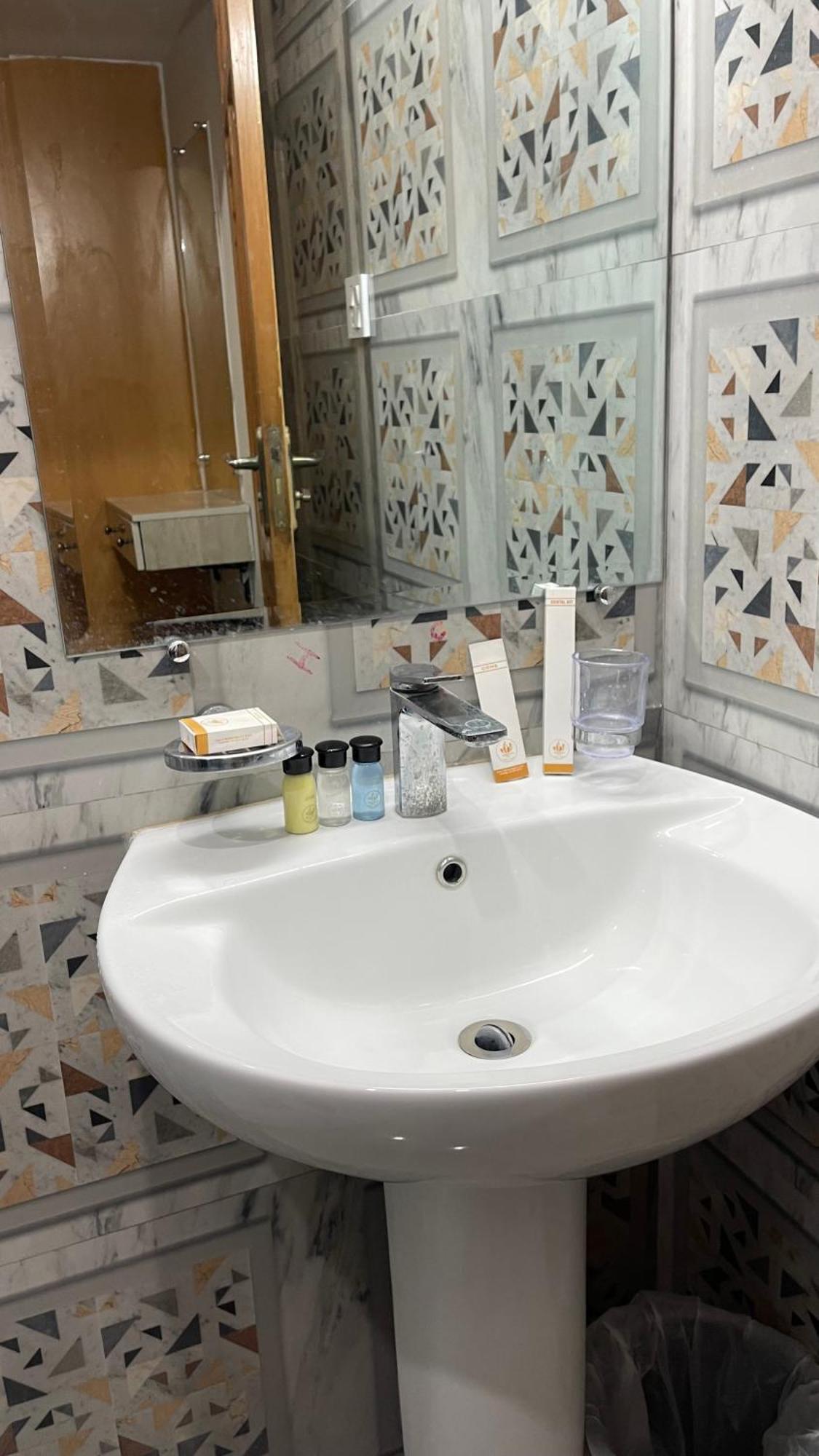 Midways Guest House And Hotels 이슬라마바드 외부 사진