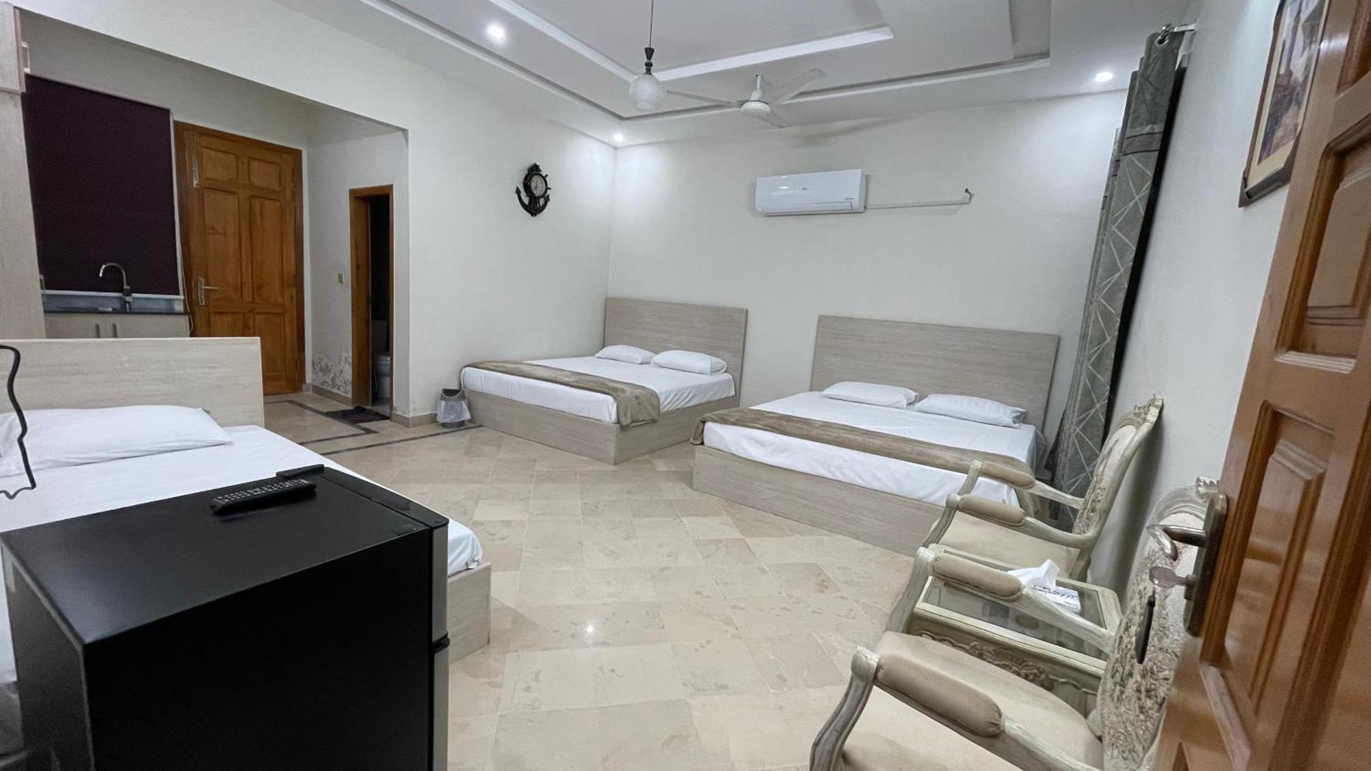 Midways Guest House And Hotels 이슬라마바드 외부 사진