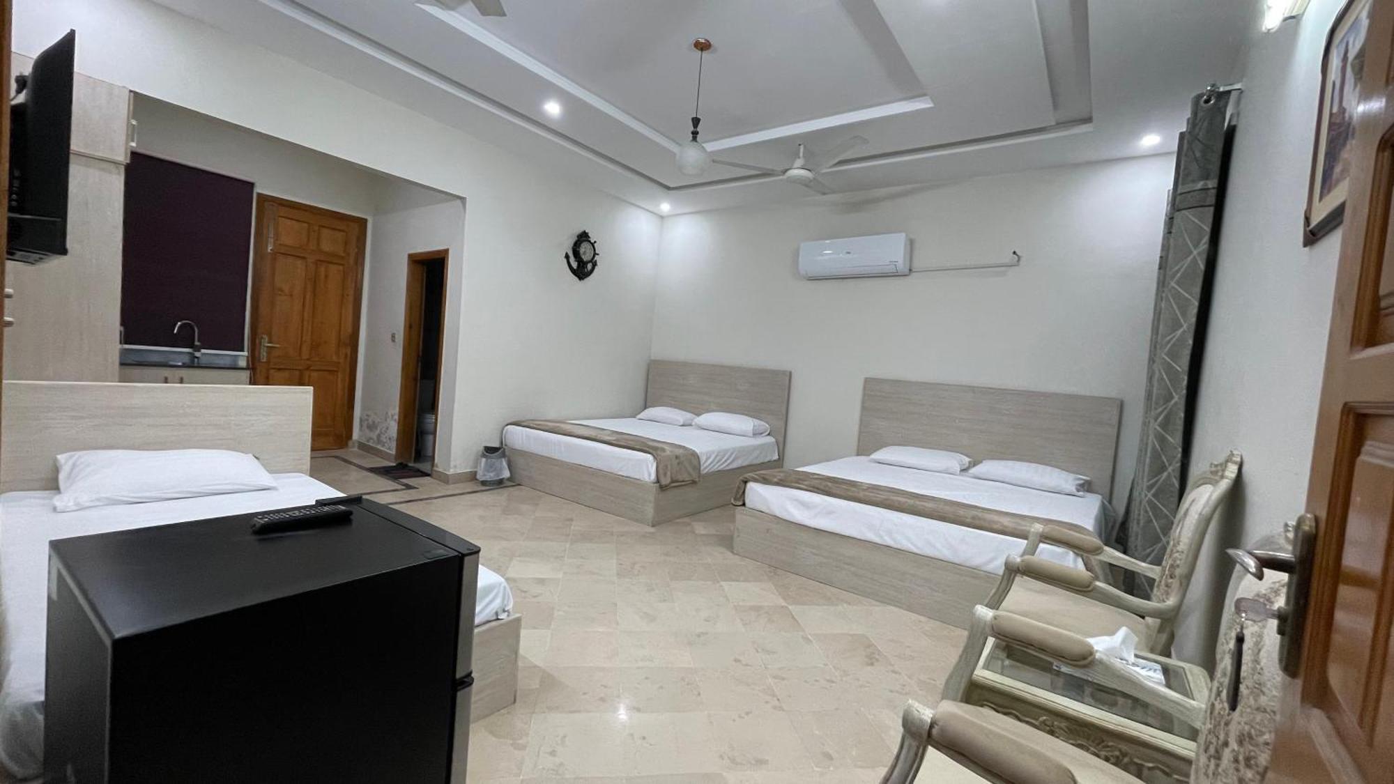 Midways Guest House And Hotels 이슬라마바드 외부 사진